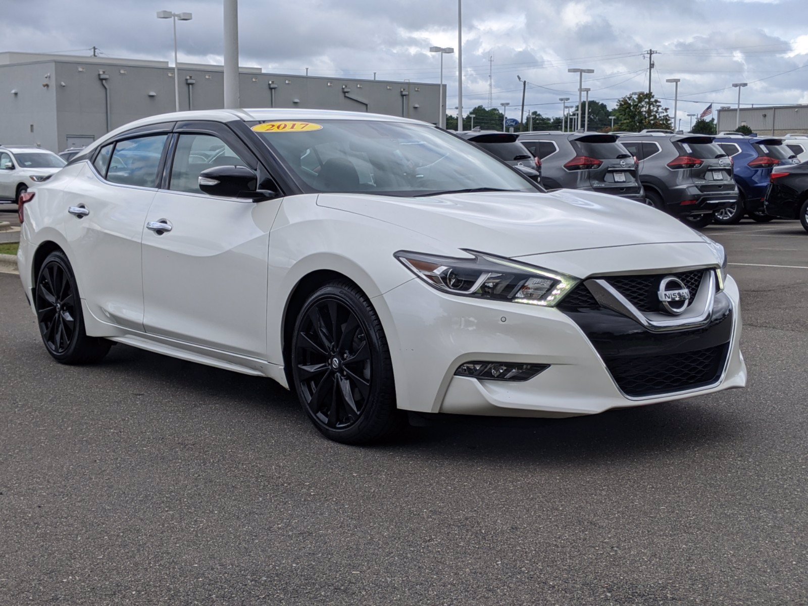 Pre-Owned 2017 Nissan Maxima SR With Navigation