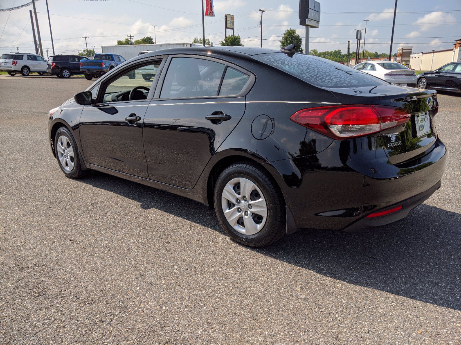 Pre-Owned 2018 Kia Forte LX FWD 4dr Car